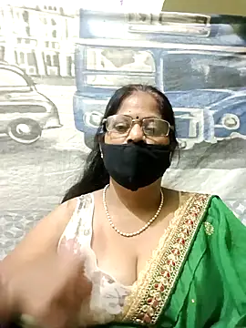 Snapshot of SEEMA_012 chatting on 04.17.26 SEEMA 012 online show from 04.17.26