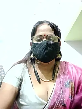 Snapshot of SEEMA_012 chatting on 05.21.26 SEEMA 012 online show from 05.21.26