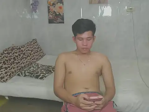 Snapshot of ur_bigcockeziekiel chatting on 04.05.26 ur bigcockeziekiel online show from 04.05.26