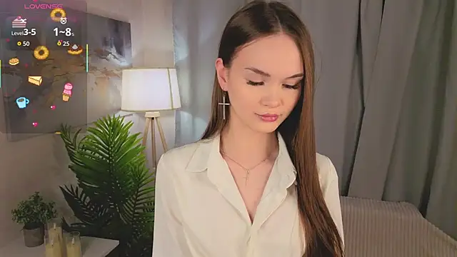 Snapshot of LuraPodraza chatting on 05.24.26 LuraPodraza online show from 05.24.26