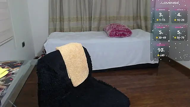 Snapshot of pyninahot chatting on 01.24.25 pyninahot online show from 01.24.25