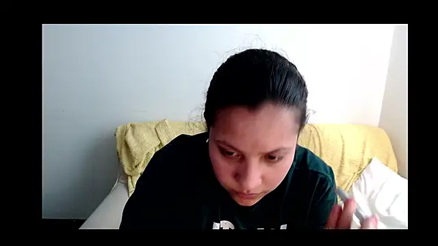 Snapshot of Emma_Bunny1 chatting on 05.24.26 Emma Bunny1 online show from 05.24.26