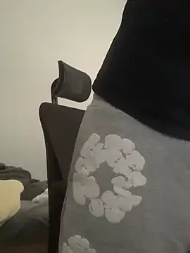 YorSexboy777 online show from 04.11.26