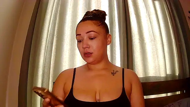 Snapshot of Theone_T chatting on 07.16.26 Theone T online show from 07.16.26