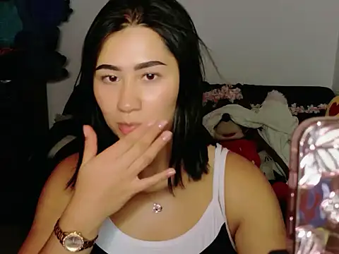 EvelynLeen  online show from 07.17.26