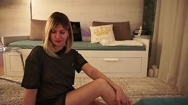 Snapshot of SweetLilTrouble chatting on 04.08.26 SweetLilTrouble online show from 04.08.26