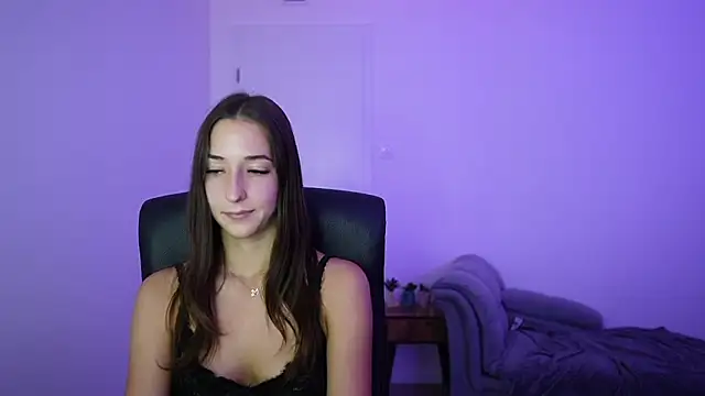 Snapshot of Crystalbrunette18 chatting on 06.28.26 Crystalbrunette18 online show from 06.28.26