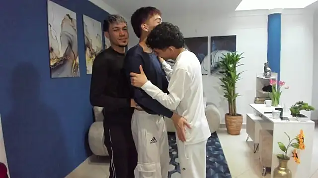 Snapshot of Theguys-passion chatting on 04.16.26 Theguys-passion online show from 04.16.26