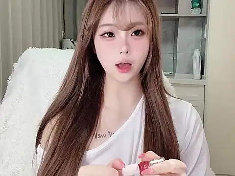 Snapshot of xiaoyugan_cute chatting on 04.06.26 xiaoyugan cute online show from 04.06.26