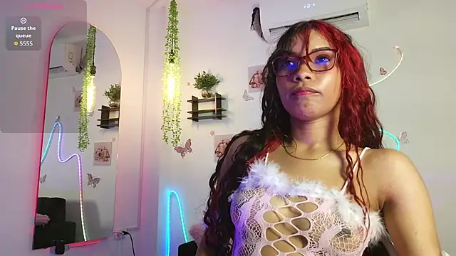 Snapshot of Daviana_hill_ chatting on 04.09.26 Daviana hill online show from 04.09.26