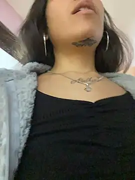 DulceLatinaxo online show from 07.04.26