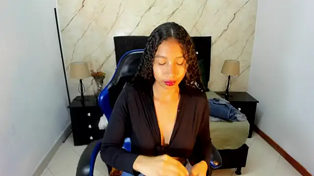 Snapshot of hasley_cute chatting on 05.29.26 hasley cute online show from 05.29.26