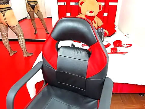 Snapshot of scarlett_red_1 chatting on 04.16.26 scarlett red 1 online show from 04.16.26