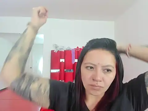 Snapshot of scarlett_red_1 chatting on 05.18.26 scarlett red 1 online show from 05.18.26