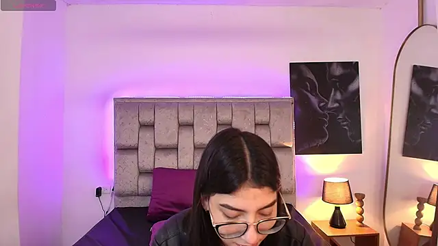 Snapshot of candy_tina chatting on 04.19.26 candy tina online show from 04.19.26