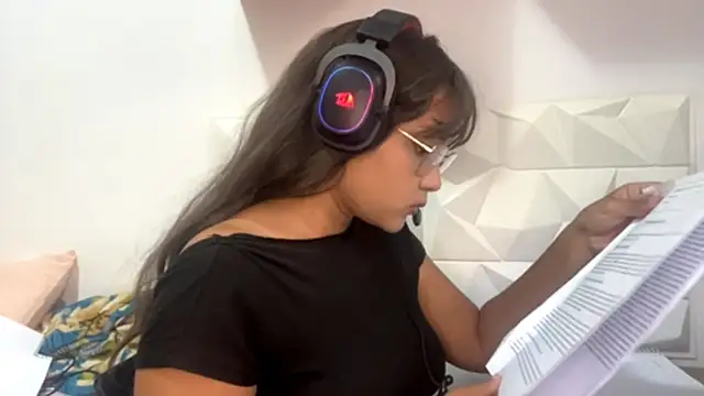 IsisValentine online show from 04.14.26