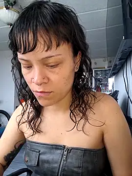 Snapshot of seijaku_ chatting on 04.16.26 seijaku online show from 04.16.26