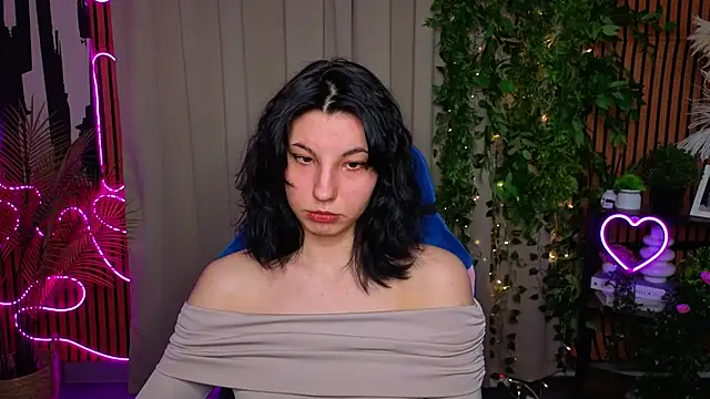 Snapshot of SharonBrowns chatting on 04.15.26 SharonBrowns online show from 04.15.26