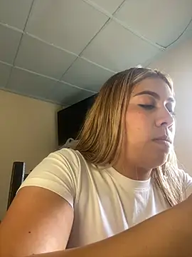  BellaSmith  online show from 07.15.26