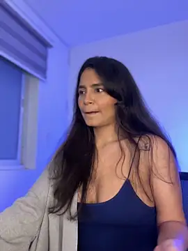 Snapshot of holaRosa chatting on 05.30.26 holaRosa online show from 05.30.26