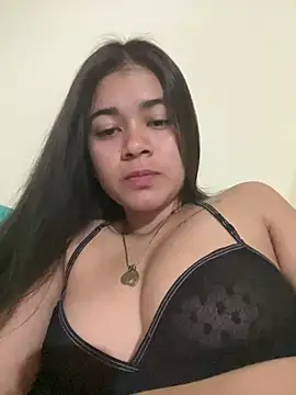 Snapshot of Kloe_zaf chatting on 05.19.26 Kloe zaf online show from 05.19.26