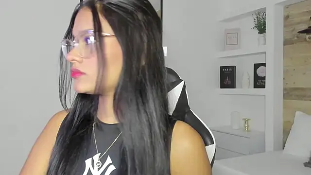 naia smellie online show from 04.11.26