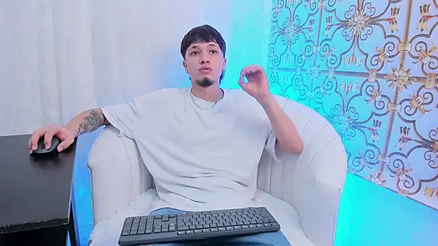 NewDannii online show from 04.08.26