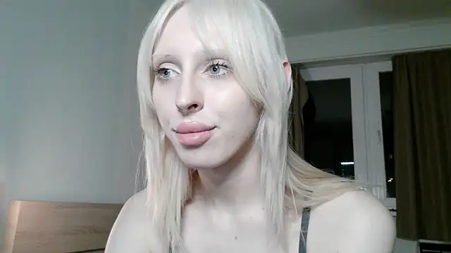 Snapshot of Sora100000 chatting on 04.08.26 Sora100000 online show from 04.08.26