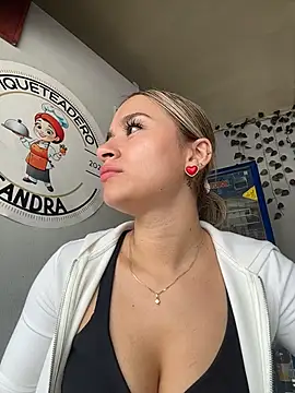Snapshot of AmyRusso chatting on 07.15.26 AmyRusso online show from 07.15.26