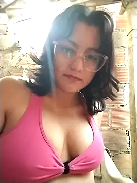 Snapshot of sienna_elara chatting on 04.28.26 sienna elara online show from 04.28.26