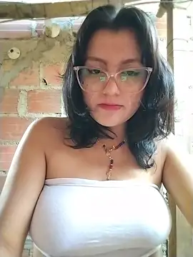 Snapshot of sienna_elara chatting on 06.27.26 sienna elara online show from 06.27.26