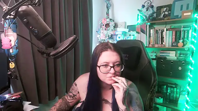 Snapshot of CaptivatedTate chatting on 04.13.26 CaptivatedTate online show from 04.13.26