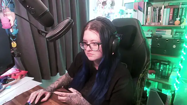 Snapshot of CaptivatedTate chatting on 04.14.26 CaptivatedTate online show from 04.14.26