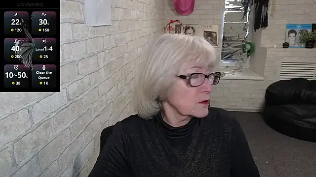 Snapshot of Zuri_Zodiac chatting on 04.10.26 Zuri Zodiac online show from 04.10.26