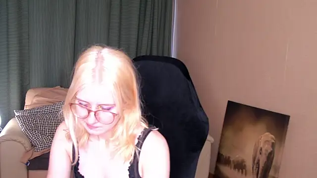 Lily Spark  online show from 06.02.26