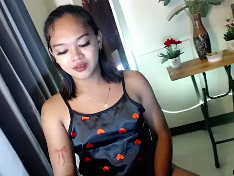 naomi scarlet online show from 04.14.26