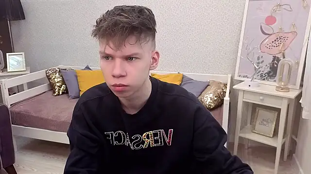 Snapshot of EliotMars chatting on 04.13.26 EliotMars online show from 04.13.26