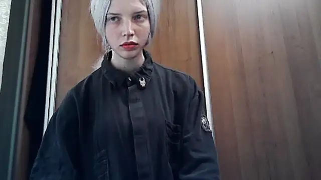 Crimson Lady online show from 05.18.26