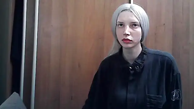 Crimson Lady online show from 05.19.26