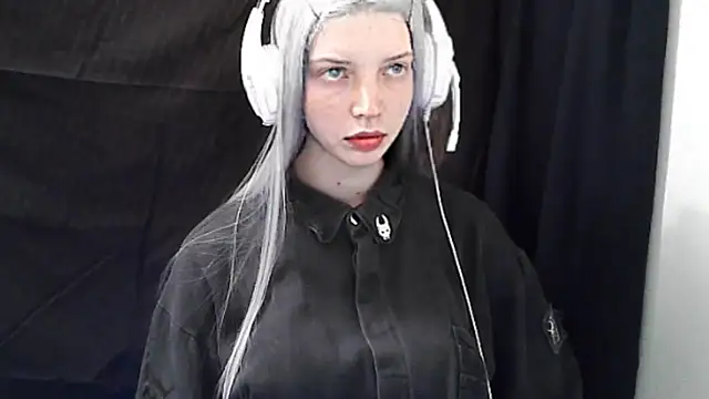 Crimson Lady online show from 05.26.26