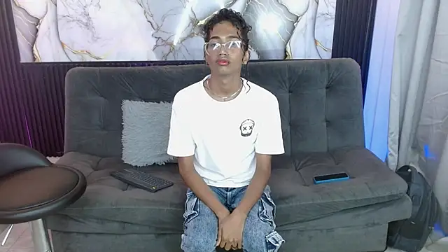 triiangel latinboy online show from 04.11.26