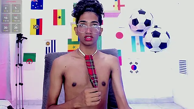 Snapshot of triiangel_latinboy chatting on 07.10.26 triiangel latinboy online show from 07.10.26