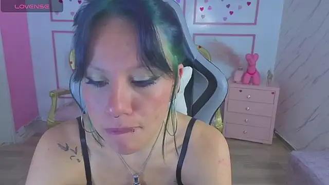 Snapshot of lewii_t chatting on 04.11.26 lewii t online show from 04.11.26