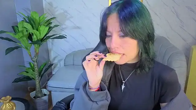 Snapshot of lewii_t chatting on 04.12.26 lewii t online show from 04.12.26