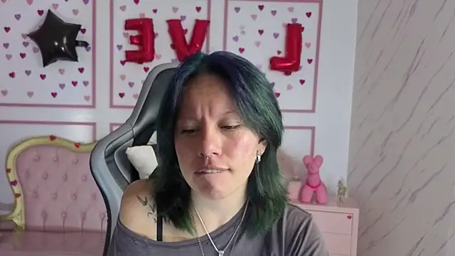 Snapshot of lewii_t chatting on 04.14.26 lewii t online show from 04.14.26