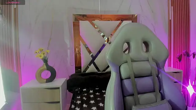 Snapshot of phamelaa_1 chatting on 04.10.26 phamelaa 1 online show from 04.10.26