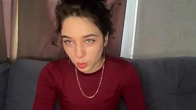 Snapshot of Angeliheee chatting on 04.14.26 Angeliheee online show from 04.14.26