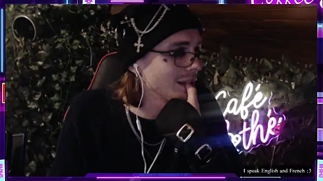 Snapshot of SkinnyAlex1312 chatting on 04.15.26 SkinnyAlex1312 online show from 04.15.26