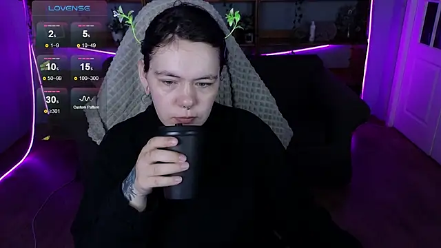 QwertyAnnie Lbo online show from 04.23.26