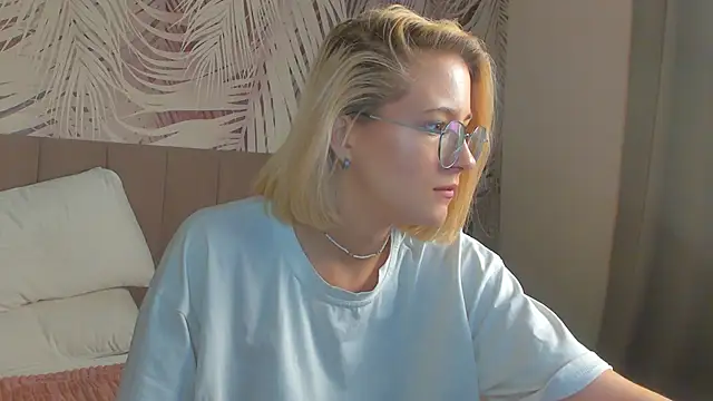 Snapshot of Lizzyvega chatting on 04.28.26 Lizzyvega online show from 04.28.26
